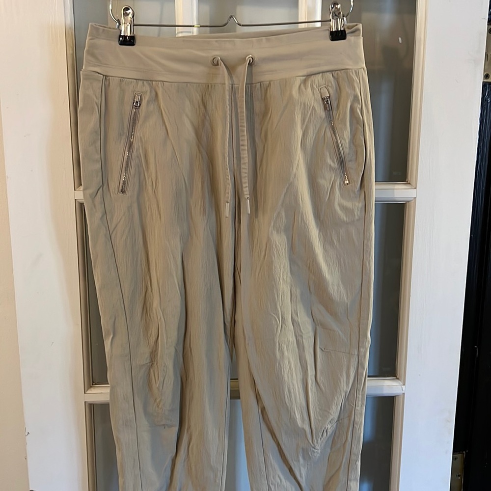ATHLETA trekki north jogger. 10 TALL